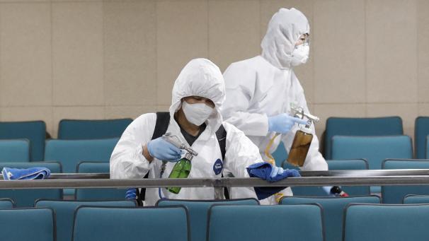 <p>Ein neues Virus aus China breitet sich weltweit aus.</p>