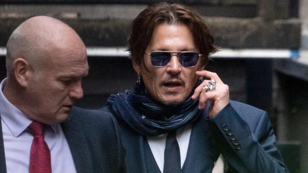 <p>Der Schauspieler Johnny Depp (r.) kommt vor dem High Court zur einer Voranhörung.</p>