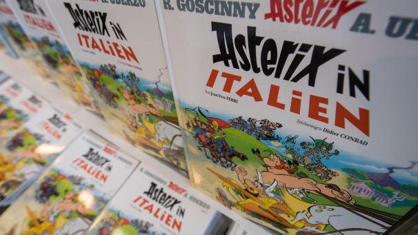 <p>Der Asterix-Band „Asterix in Italien“, aufgenommen in einer Buchhandlung. Comic und Zeichentrick können manchmal visionär sein. Im französischen Original und in der englischsprachigen Fassung heißt der maskierte Bösewicht Coronavirus.</p>