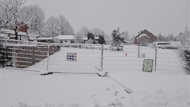 <p>Mit einem „Schönefelderweg“ in St.Vith können sich die Oppositionsfraktionen im Stadtrat nicht anfreunden. Der noch zu bauende Weg führt in das Gelände hinter der Dell.</p>