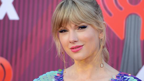 <p>Die Sängerin Taylor Swift ist in ihrem neuen Musikvideo zu dem Song „The Man“ als Mann verkleidet kaum wiederzuerkennen.</p>