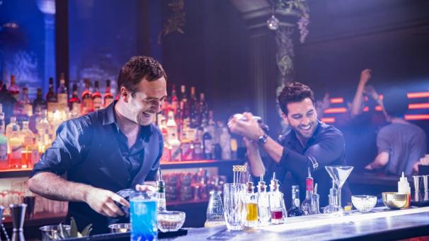 <p>„Nightlife“ – wenn zwei befreundete Barkeeper beschließen, solide zu werden...</p>