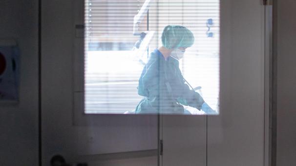 <p>Eine Krankenschwester in einem Krankenhaus in Essen</p>