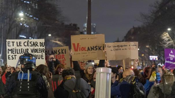 <p>Manifestation contre la nomination de Roman Polanski avant la 45</p>