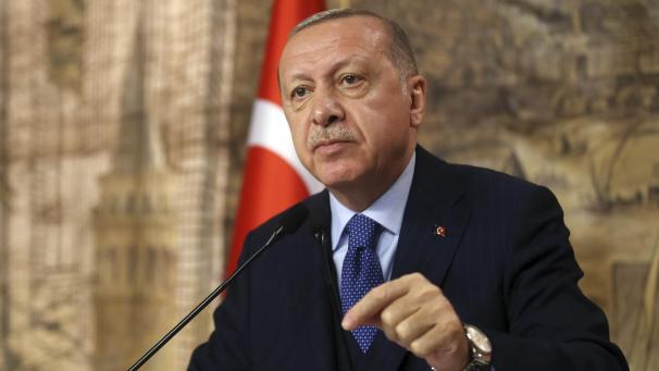 <p>Recep Tayyip Erdogan, Präsident der Türkei, spricht vor Parlamentsmitgliedern im Dolmabahce-Palast in Istanbul, Türkei.</p>