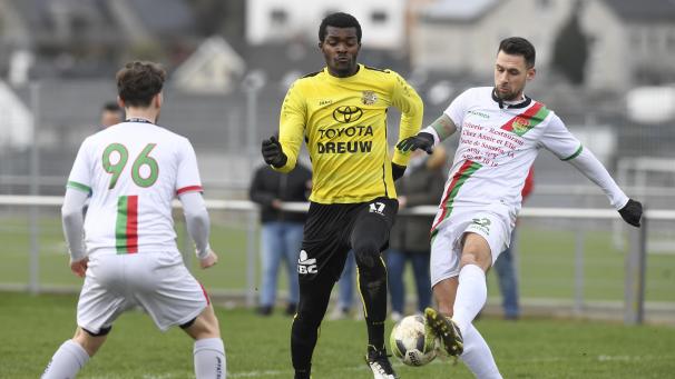 <p>Sakah Stochkov (in schwarz-gelb) kehrte in den Angriff zurück und holte den Elfmeter zum 1:0 heraus.</p>