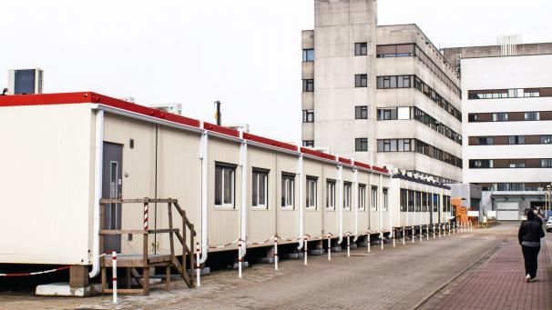 <p>In diesen Containern testet die Uniklinik Antwerpen infektionsverdächtige Patienten.</p>