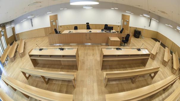 <p>Ein Blick in Saal 3 des Gerichtsgebäudes am Rathausplatz. Dort wird ab dem 16. März der erste Geschworenenprozess in Eupen über die Bühne gehen. Zwei Personen sind  des Mordes an Joseph Lenaerts angeklagt. Dessen Leiche war am 3. Februar 2018 in Eupen aufgefunden worden.</p>