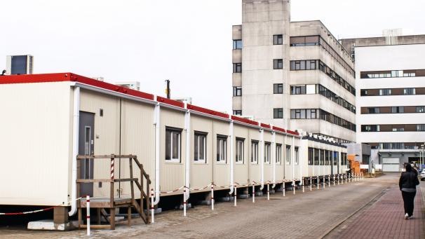 <p>In diesen Containern testet die Uniklinik Antwerpen infektionsverdächtige Patienten.</p>
