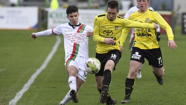 <p>Carlo Evertz (Mitte) blieb in der RFC-Offensive wirkungslos. Leon Koonen (rechts) stand zum ersten Mal seit Anfang November 90 Minuten lang auf dem Platz.</p>