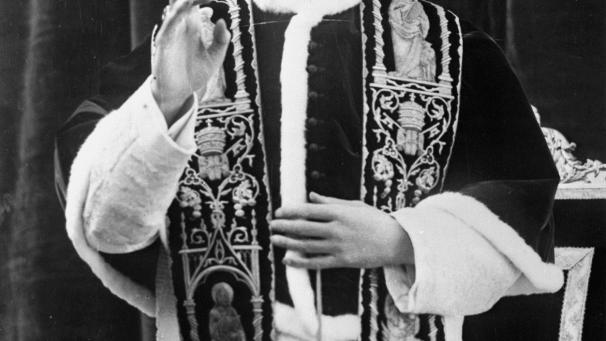 <p>Die undatierte Aufnahme zeigt Papst Pius XII. Mehr als sechs Jahrzehnte hat der Vatikan ein großes Geheimnis aus den Akten über die Zeit von Papst Pius XII. gemacht.</p>