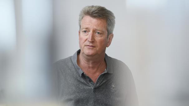 <p>Dr. Frédéric Marenne, Chefarzt am St. Nikolaus-Hospital, stellte sich am Dienstag den Fragen der Journalisten. Foto: David Hagemann</p>