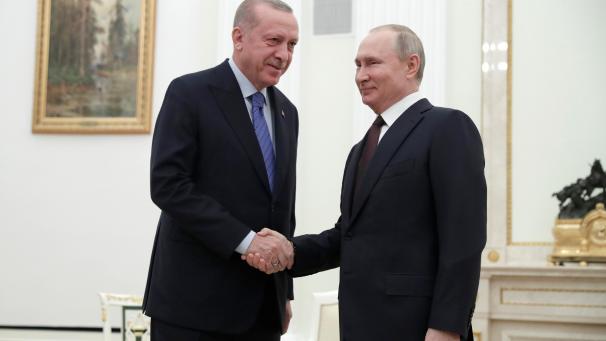 <p>Die Verhandlungen von Russlands Präsident Wladimir Putin (r.) mit seinem türkischen Kollegen Recep Tayyip Erdogan zur Lage in der syrischen Region Idlib dauerten am Donnerstag mehrere Stunden.</p>