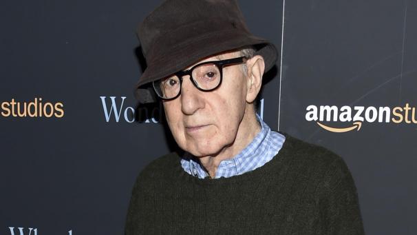 <p>Aus Protest gegen die Veröffentlichung der Autobiografie von Hollywood-Regisseur Woody Allen (Foto) haben Dutzende Mitarbeiter der Hachette-Verlagsgruppe in New York und Boston die Arbeit niedergelegt.</p>