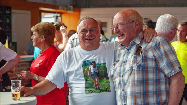 <p>René Thunus (l.), Ehegatte von Paula Masson: Er organisiert zusammen mit Freunden, Familienangehörigen und dem Wanderverein „Wanderfalken“ Weywertz zum dritten Mal eine Benefizwanderung zugunsten der an Asbest-Lungenkrebs erkrankten Mitmenschen.</p>