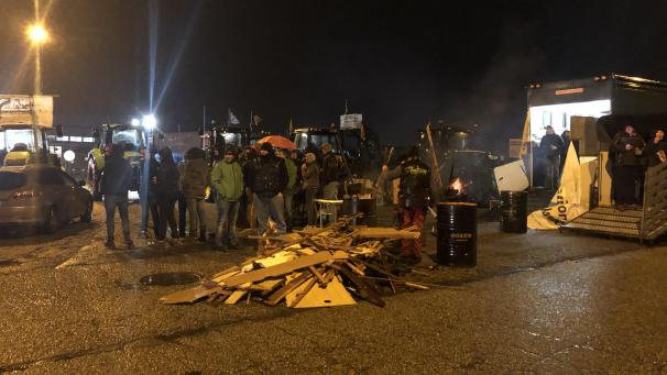 <p>Die jungen Landwirte machten unter anderem in Villers-le-Bouillet ihrem Unmut Luft.</p>
