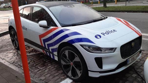 <p>Dieser Jaguar I-Pace sorgt gerade in Gent für Gesprächsstoff.</p>