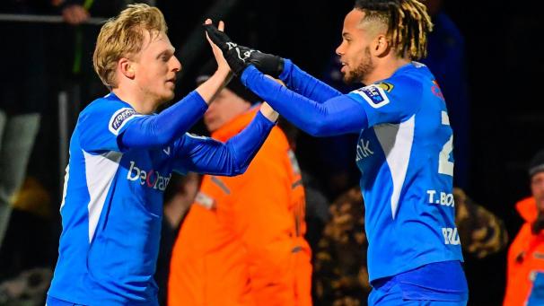 <p>Mats Daehli (links) und Thoe Bongonda trafen für Genk in Ostende.</p>
