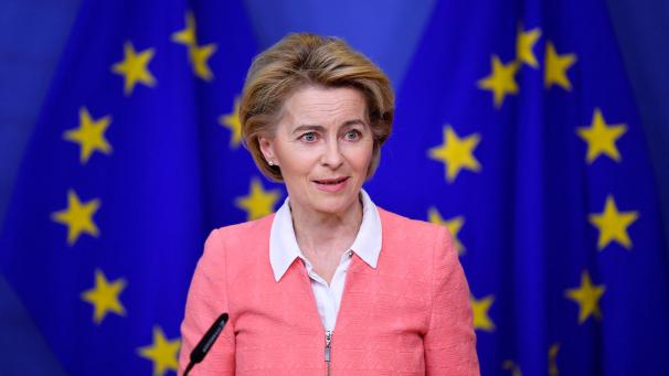 <p>Ursula von der Leyen hat die Gabe, die Schwierigkeiten eisern wegzulächeln.</p>