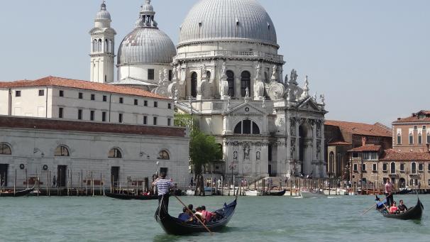 <p>Venedig ist ein beliebtes Ausflugsziel, liegt momentan aber in der Sperrzone.</p>