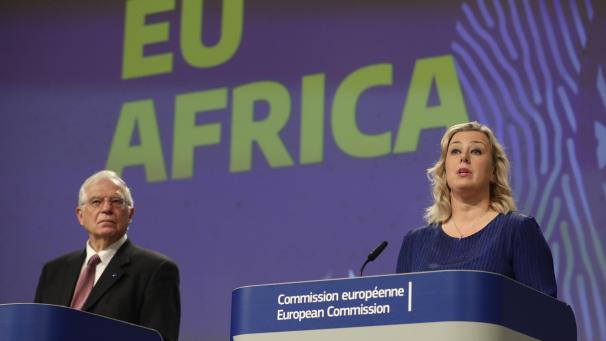 <p>Außenbeauftragter Josep Borrell (l.) und Jutta Urpilainen, Kommissarin für Internationale Partnerschaften, stellten die Afrika-Strategie der EU vor.</p>