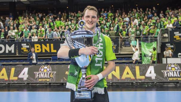 <p>Damian Kedziora wird den BeNe-League-Pokal am Wochenende nicht umarmen dürfen.</p>