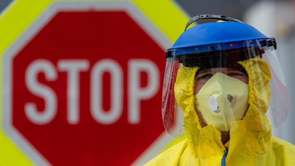 <p>Um eine Ausbreitung des Coronavirus zu verhindern haben einige Länder mit stichprobenhaften Kontrollen von Einreisenden begonnen.</p>