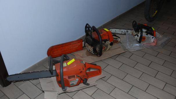 <p>Im Versteigerungsangebot des Büros der Vermögensdienste des FÖD Finanzen in St.Vith befinden sich aktuell auch diese drei Motorsägen. Im Internet ist das komplette Angebot abrufbar unter <a href=http://www.zoll-auktion.de>www.zoll-auktion.de</a></p>