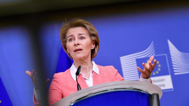 <p>EU-Kommissionspräsidentin Ursula von der Leyen hat am Samstag mit ihrem Coronavirus-Krisenteam über die Lage an den europäischen Grenzen beraten.</p>