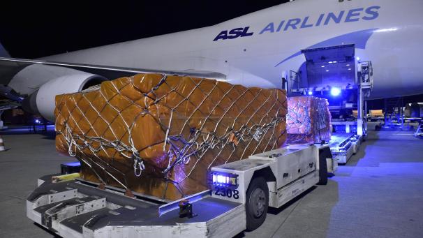 <p>Am Freitagabend haben den Lütticher Flughafen Hilfsgüter aus China erreicht.</p>