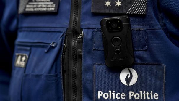 <p>Noch setzen Polizisten in der DG keine Bodycams ein. Sollten in Zukunft aber die rechtlichen Aspekte vollends geklärt sein, dann zeigt man sich diesebezüglich jedoch offen und interessiert.</p>