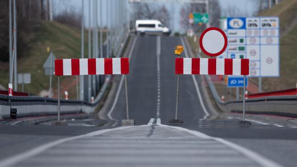 <p>Deutsch-polnischer Grenzübergang in Leknica. Polen hat wegen der Coronavirus-Krise in der Nacht zur Sonntag seine Grenzen zu den EU-Nachbarländern für Ausländer geschlossen.</p>