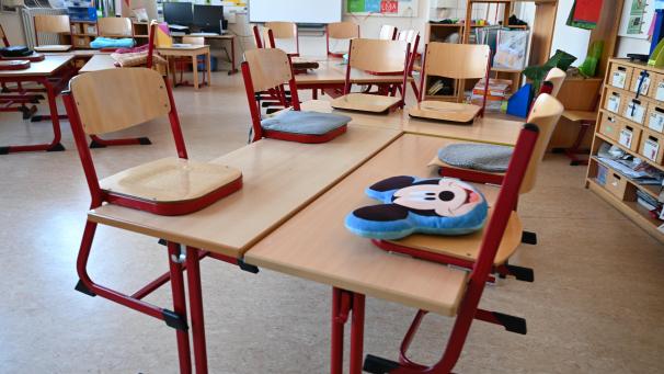 <p>Derzeit sind Kinder in den Schulen nicht „erwünscht“. Warum das so ist, erklärt das Video.</p>