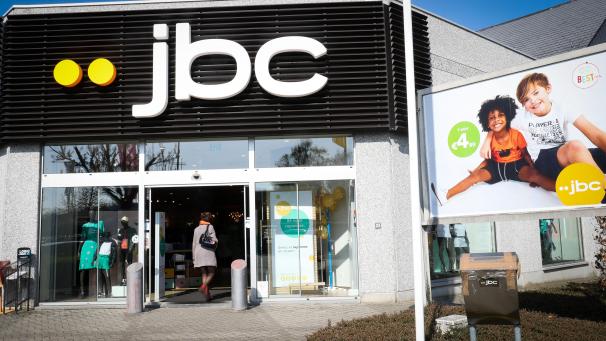 <p>Die Modekette JBC hat am Montagmittag all ihre Geschäfte in Belgien geschlossen.</p>