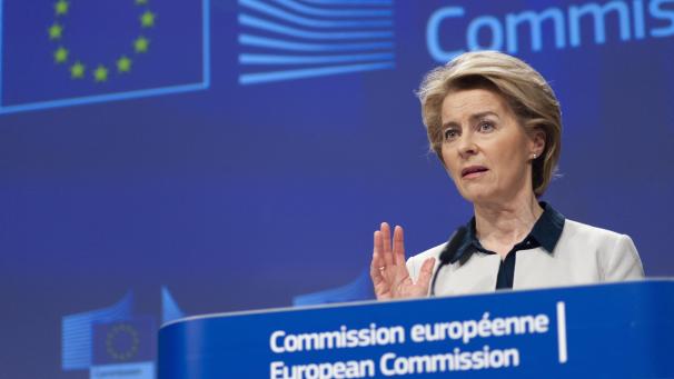 <p>Ursula von der Leyen (CDU), Präsidentin der Europäischen Kommission, spricht während einer Pressekonferenz.</p>
