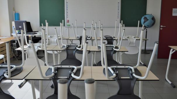<p>Gähnende Leere in einer Klasse des Kgl. Athenäums St.Vith: Dieses Bild zeigte sich am Montag in allen Sekundarschulen.</p>