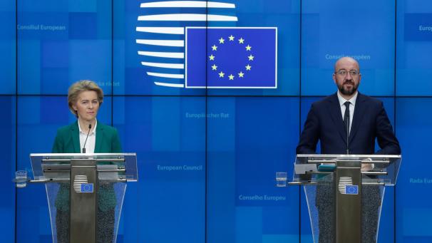 <p>Ursula von Der Leyen (l.) und Charles Michel geben nach einer Telefonkonferenz zum Thema Coronavirus eine gemeinsame Pressekonferenz.</p>