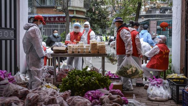 <p>Obwohl es laut der offiziellen Zahlen landesweit fast keine neuen Fälle der Lungenkrankheit Covid-19 mehr gibt, gelten vielerorts weiterhin strenge Quarantänevorschriften.</p>
