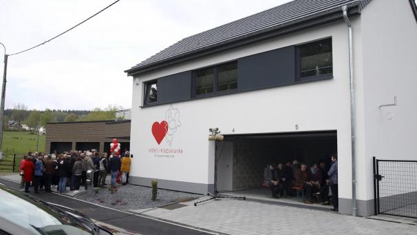 <p>Die VoG Hilfe für Krebskranke im Süden Ostbelgiens kann ihren kostenlosen Fahrdienst dank einer beispielhalten Solidaritätswelle und trotz der noch bis zum 5. April gültigen Ausgangssperre ab dem kommenden Montag wieder aufnehmen.</p>