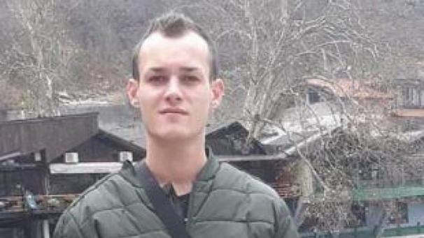<p>Dieser junge Mann wird gesucht.</p>