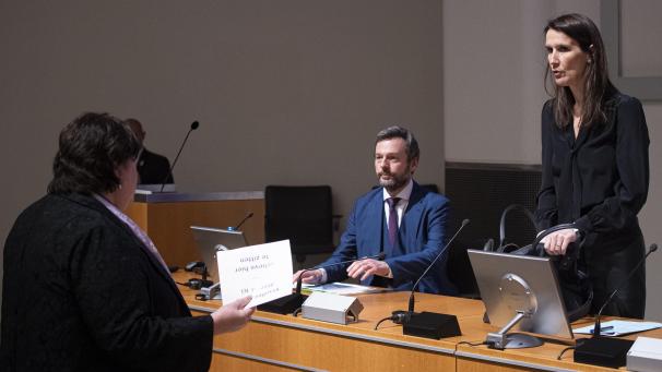<p>Einsetzung der ERMG am Donnerstag: Premierministerin Sophie Wilmès (r.) mit Gesundheitsministerin Maggie De Block und Nationalbankchef Pierre Wunsch.</p>
