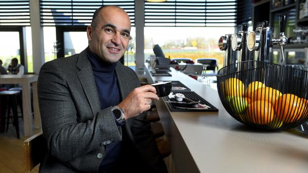 <p>Nationaltrainer Roberto Martinez muss ebenfalls auf seinen geliebten Fußball verzichten.</p>