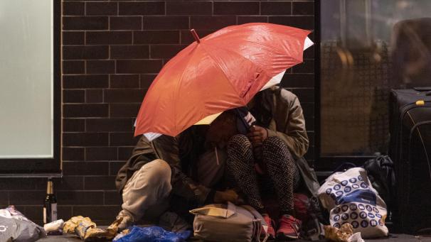 <p>Die Coronakrise betrifft auch Obdachlose, denn viele Unterkünfte schließen wegen Personalmangel.</p>