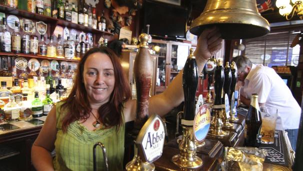 <p>Etwas ganz Außergewöhnliches wurde den Briten genommen: Das „uralte und unveräußerliche Recht frei geborener Menschen, in den Pub zu gehen“.</p>