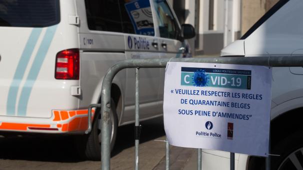<p>Die Polizei überwacht die Hauptgrenzübergänge, wie hier in Rekkem, an der Grenze zu Frankreich.</p>
