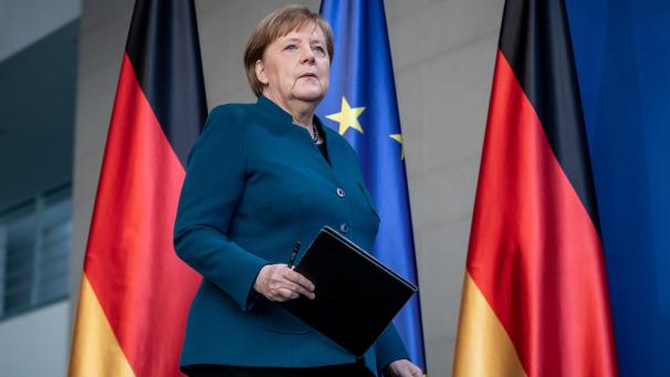 <p>Bundeskanzlerin Angela Merkel (CDU), kommt zu einer Presseerklärung nach einer Telefonkonferenz mit den Ministerpräsidenten der Länder über weitere Maßnahmen gegen die Ausbreitung des Coronavirus.</p>