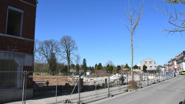<p>So langsam lichtet es sich entlang der Simarstraße. Das ehemalige Haus Adam muss noch abgerissen werden.</p>