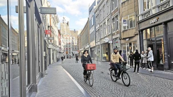 <p>In den Straßen um den Vrijthof in Maastricht sind nur wenige Boutiquen offen.</p>