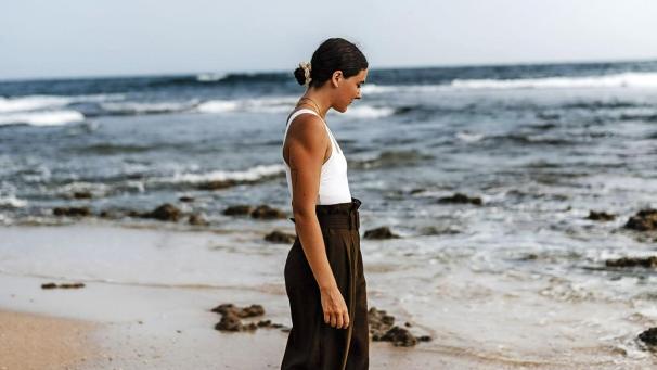 <p>„Ich bin hier hingekommen wegen des Lebensstils, der aktuell Europa beherrscht“, lacht die 24-Jährige Charline Catteeuw. „Die Dinge funktionieren langsamer auf Sri Lanka. Ich nenne es den Slowdown-Modus.“</p>