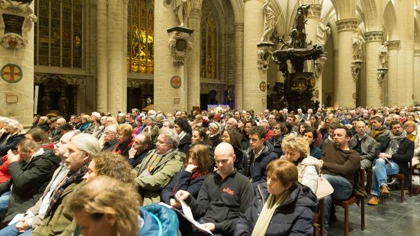 <p>Dieses Bild entstand an Heiligabend 2019 während der Weihnachtsmesse in der Kathedrale St. Michael und St. Gudula in Brüssel.</p>